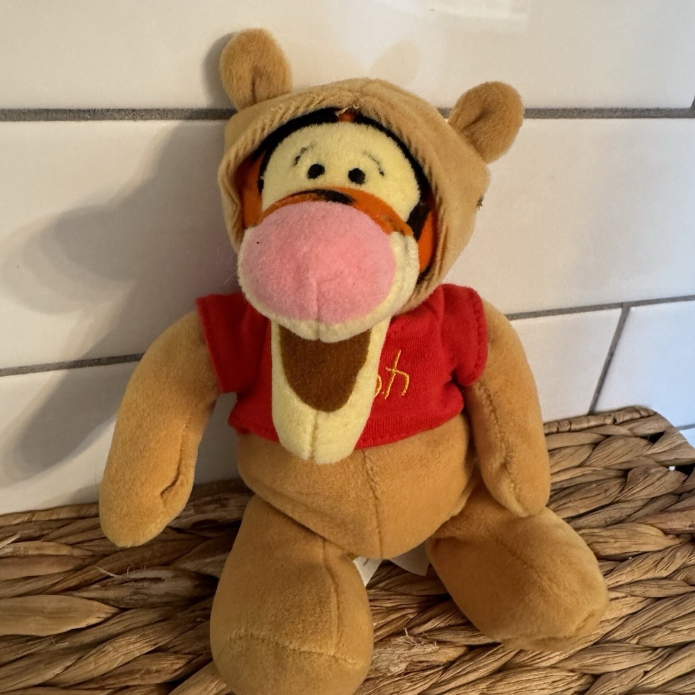 DISNEY STORE-TIGGER AS POOH-8"-MINI BEAN BAG